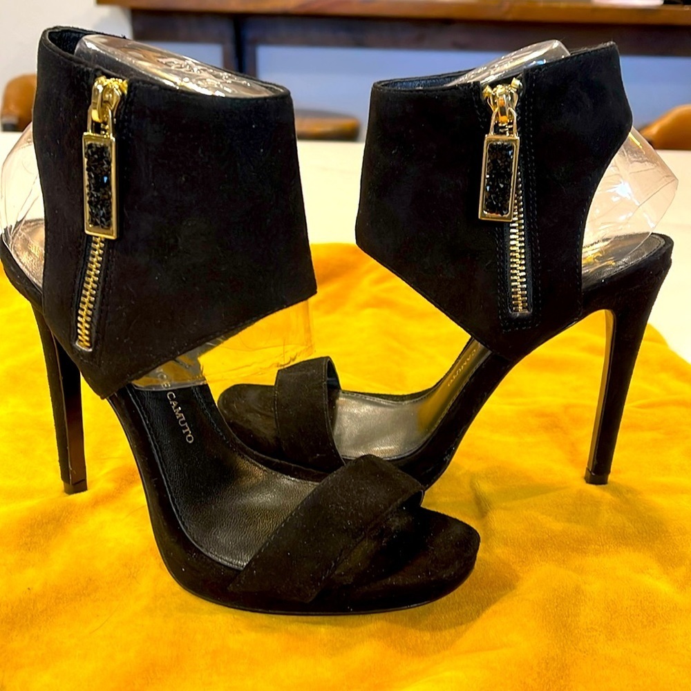 Vince Camuto Shaylee Suede Ankle Cuff Nero Sandals. Size 6 1/2